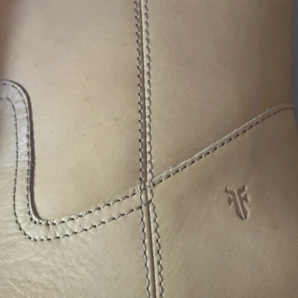 Frye Boot “Camryn”  in color Banana size 9.5 NWT in box - Picture 5 of 7